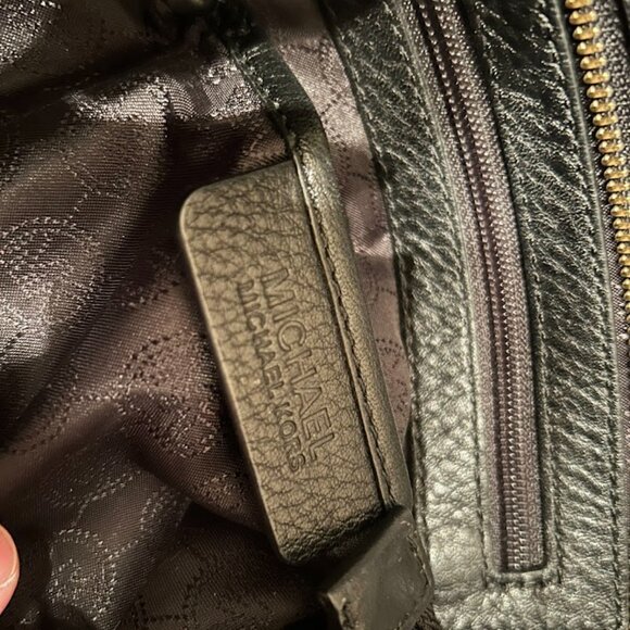 ✨ Like New Michael Kors Black Smooth Leather Hobo Shoulder Bag ✨ - Picture 5 of 7
